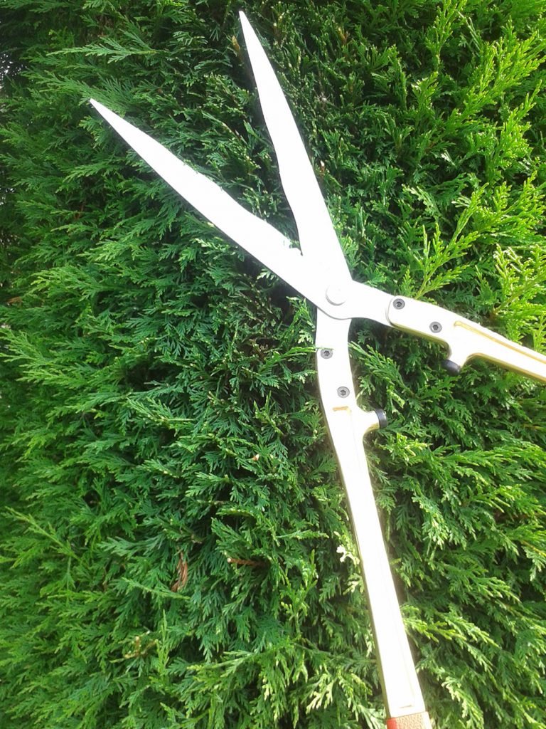 Barnel Hedge Shears with Wavy Edged Blade