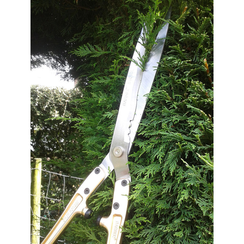 Barnel Hedge Shears with Wavy Edged Blade